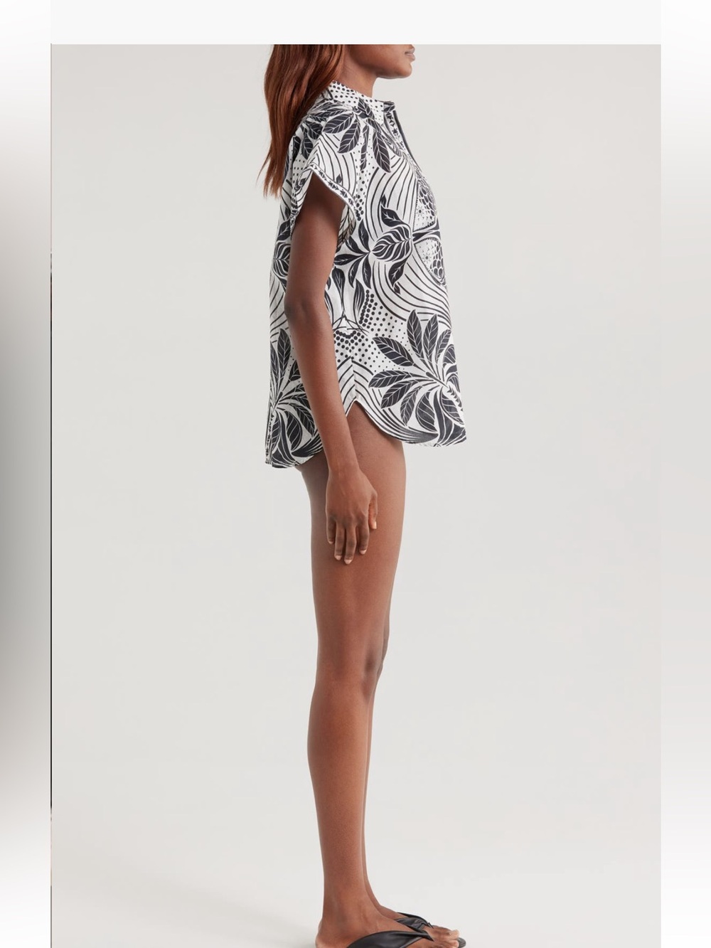 Farm Rio: Monochrome Elegance Scarf
Cover-Up Shirt - Picture 6 of 16